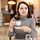 Frau im Café