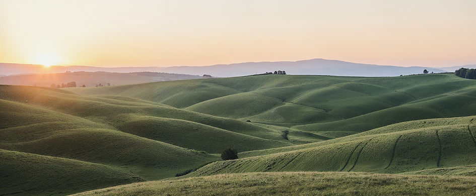 Lever de soleil sur les collines