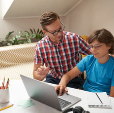 Scuola e stress. La neuropsichiatra: “Sì ai compiti a casa, ma i bambini devono farli da soli'.