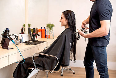 Corte de pelo en el salón