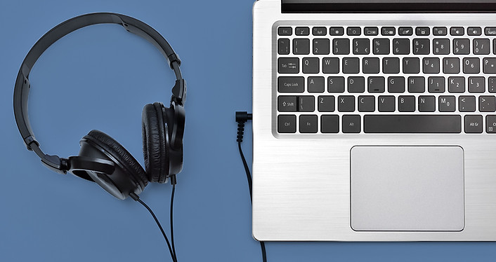 Ordinateur portable et écouteurs