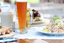 Mittagessen mit Bier