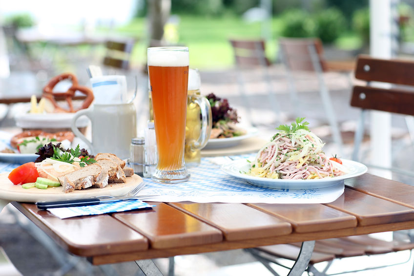 Mittagessen mit Bier