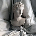 statue