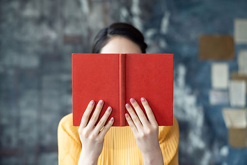 Leyendo el libro rojo
