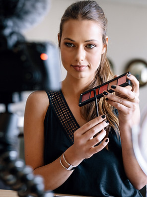 Influencer showing makeup