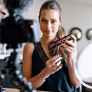 Influencer showing makeup