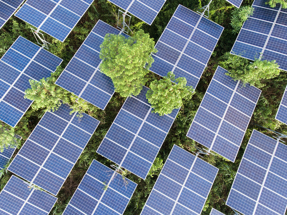 I sin simpleste form betyder CO2-neutralitet at opnå en balance mellem den mængde kuldioxid (CO2), der udledes i atmosfæren, og den mængde CO2, der fjernes fra den.
