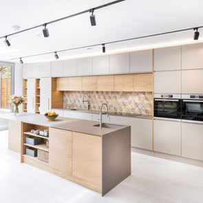 Kitchen remodeling contractor in Westwood, CA