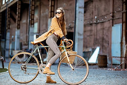 Personne sur un vélo de ville