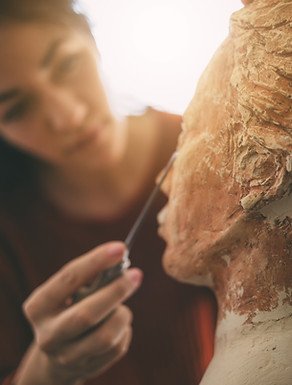 Atölyede Çalışan Sanatçı