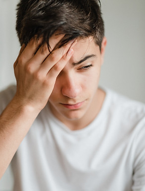 Düşünceli Genç Adam