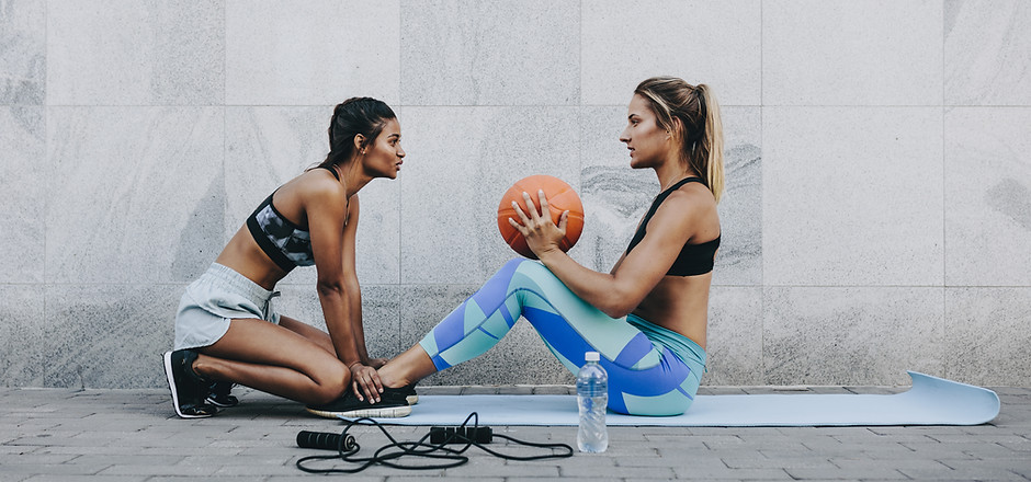Vrouwen die buitenshuis trainen