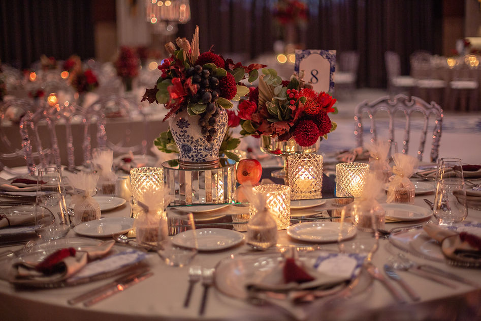 Düğün Salonunda Masa Dekorasyonu