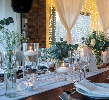 Eleganter gedeckter Tisch