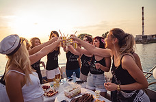 Celebrazione della squadra di spose