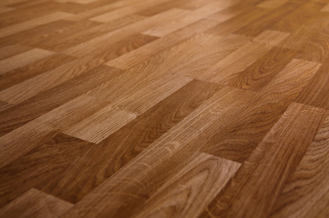 Laminate flooring with diagonal motif