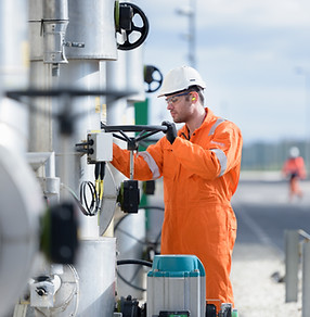 Kontrolle der Rohrleitungsarbeiten