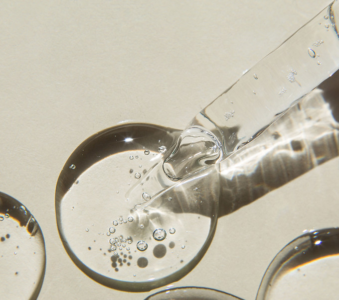 Flüssigkeit mit Pipette