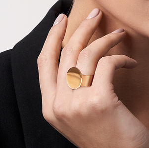 Anello in oro rotondo