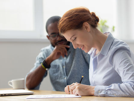 Arbeitsvertrag per Handschlag – geht das eigentlich? Wie sehen zeitgemäße Arbeitsverträge aus?