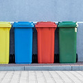 Caixas de lixo coloridas