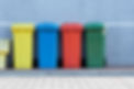 Poubelles colorées