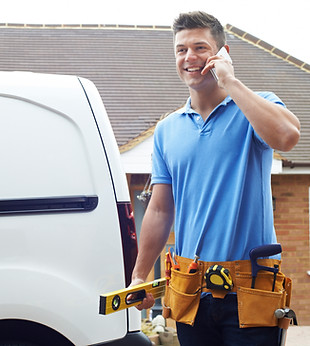 Handwerker am Telefon