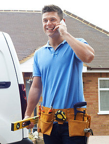 Handwerker am Telefon
