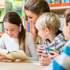 Unsere Coaching-Dienstleistungen basieren auf bewährten Techniken, um Ihre persönliche Stärke und Erfolgspotenziale zu entfalten. Unter der Anleitung von Johanna Kiniger lernen Sie, wie Sie Ihre eigenen Ressourcen nutzen und Ihre individuellen Ziele erreichen können. Lassen Sie uns gemeinsam den Weg zu mehr Selbstvertrauen und Erfolg gestalten.