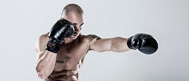 Boksör Yumruk Atıyor