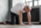 Posizione di allungamento di Kundalini Yoga