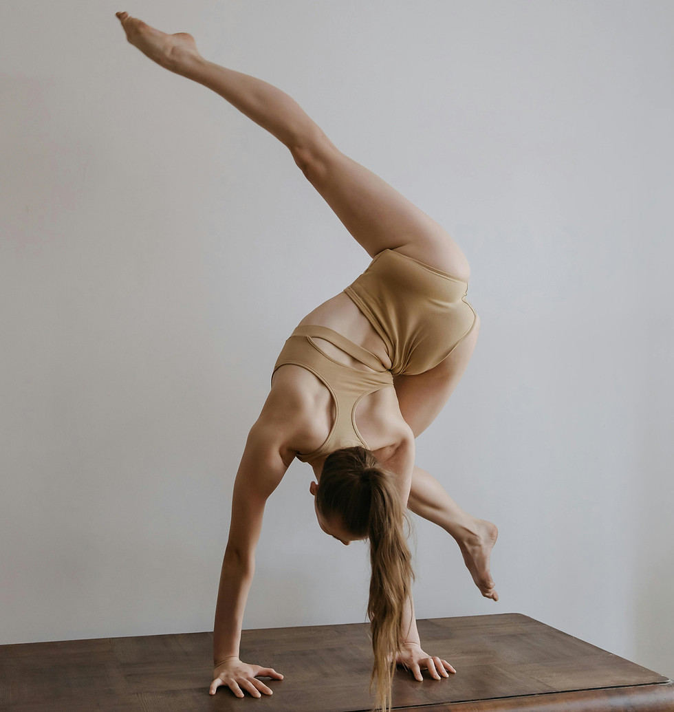 Acrobat's handstand posture