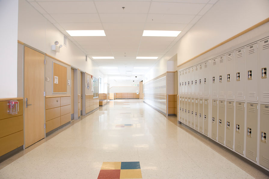 A hallway of an empty school corridor