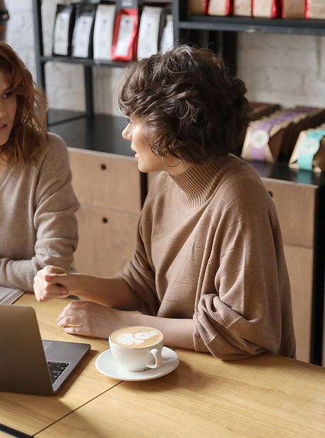 Obchodní jednání v kavárně