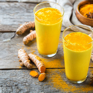 A Delicious and Nutritious Turmeric Latte Recipe to Brighten Your Day