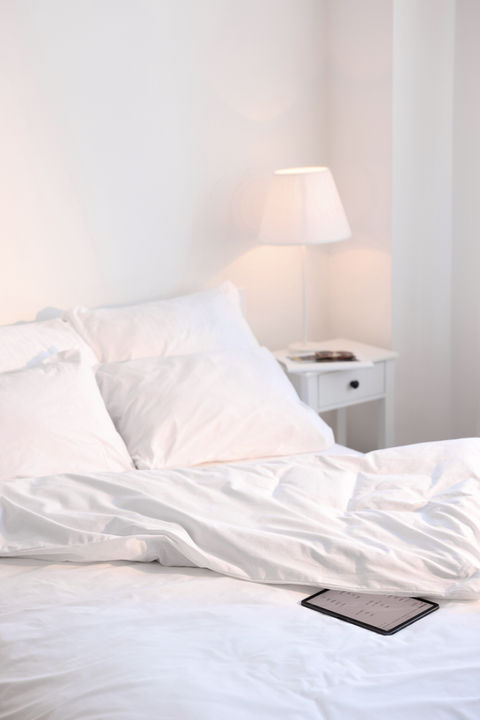White Bed Linens 