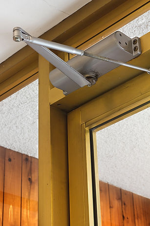 Door closer keeps a glass door close