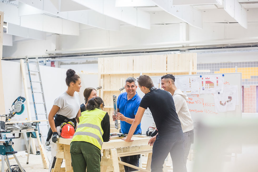 Colaboración en equipo en interiores