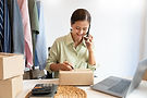 Personne parlant au téléphone