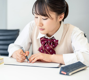 学習コーストップ 個別指導を受ける中学生