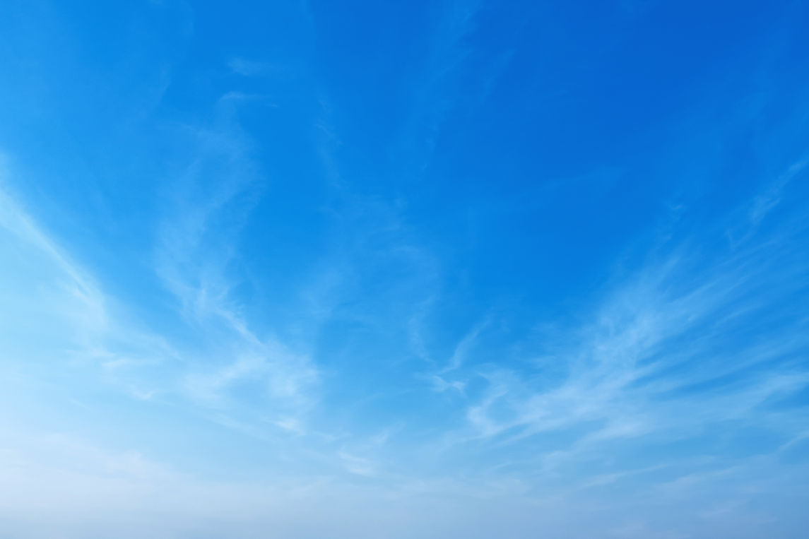 Blick auf den blauen Himmel