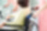 女性介護士とシニア女性