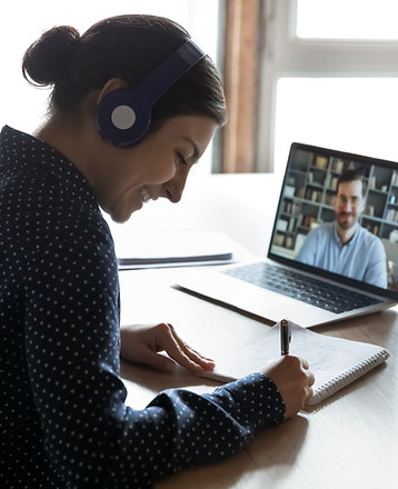 Frau am Laptop