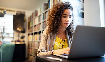 Studente met laptop