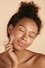 Aplicação de creme facial