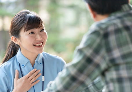 介護士、シニア男性、ホームヘルパー、在宅