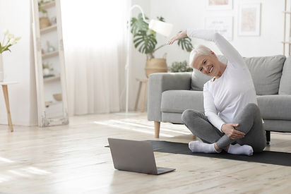 Femme faisant du yoga