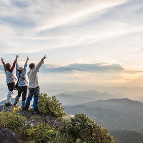 Wanderer auf dem Berggipfel