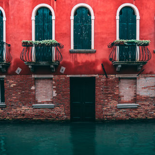 Круизы вне Венеции: Италия вводит ограничения на лайнеры, чтобы спасти культурное наследие